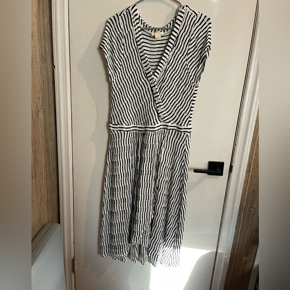 Maeve Dresses & Skirts - ANTHROPOLOGIE Maeve Faux Wrap Stretchy Navy/White Dress Puckered Rayon/ Spandex